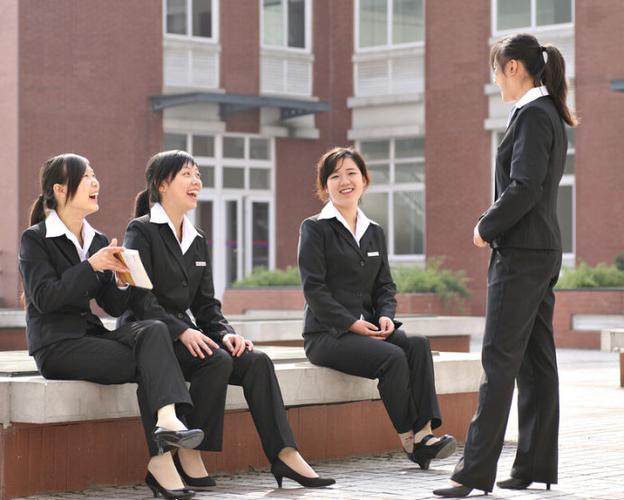 中国房产经纪人未婚率达到6281月入超3万